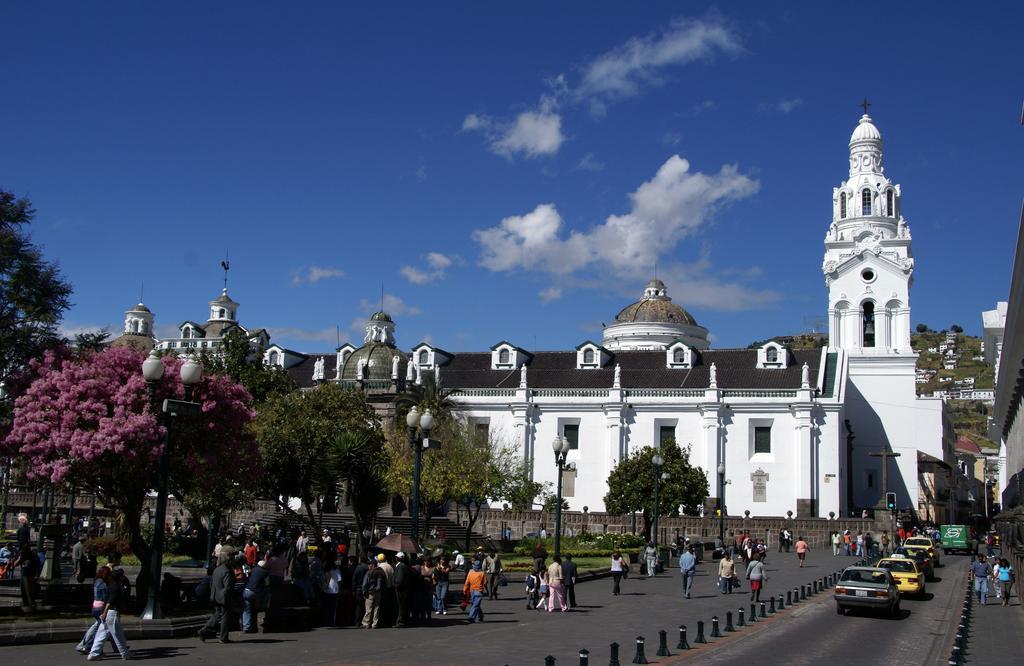 Hotel Interamericano Кито Экстерьер фото